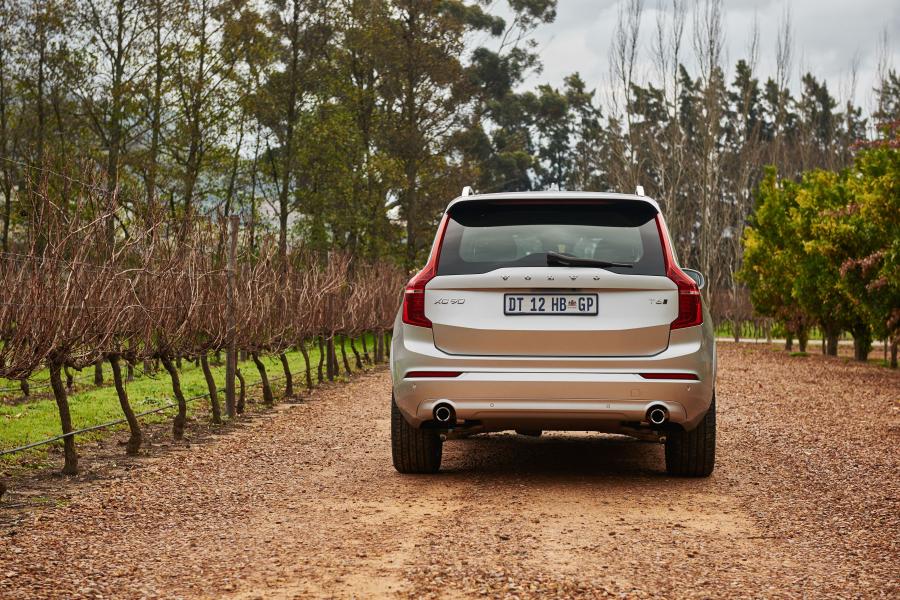  Volvo XC90 T6 Momentum 2015 года  (ZA) (фото 4 из 10)